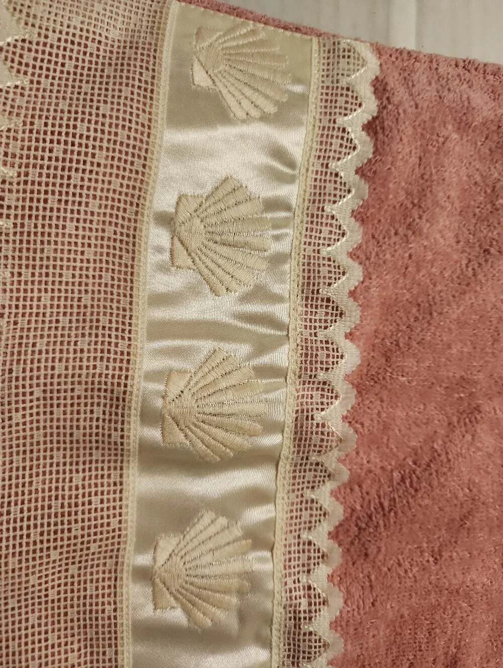 Cannon Vintage Hand Towel Wash Cloth Pink Shell-Trim Bath Set Lace Cotton Cream